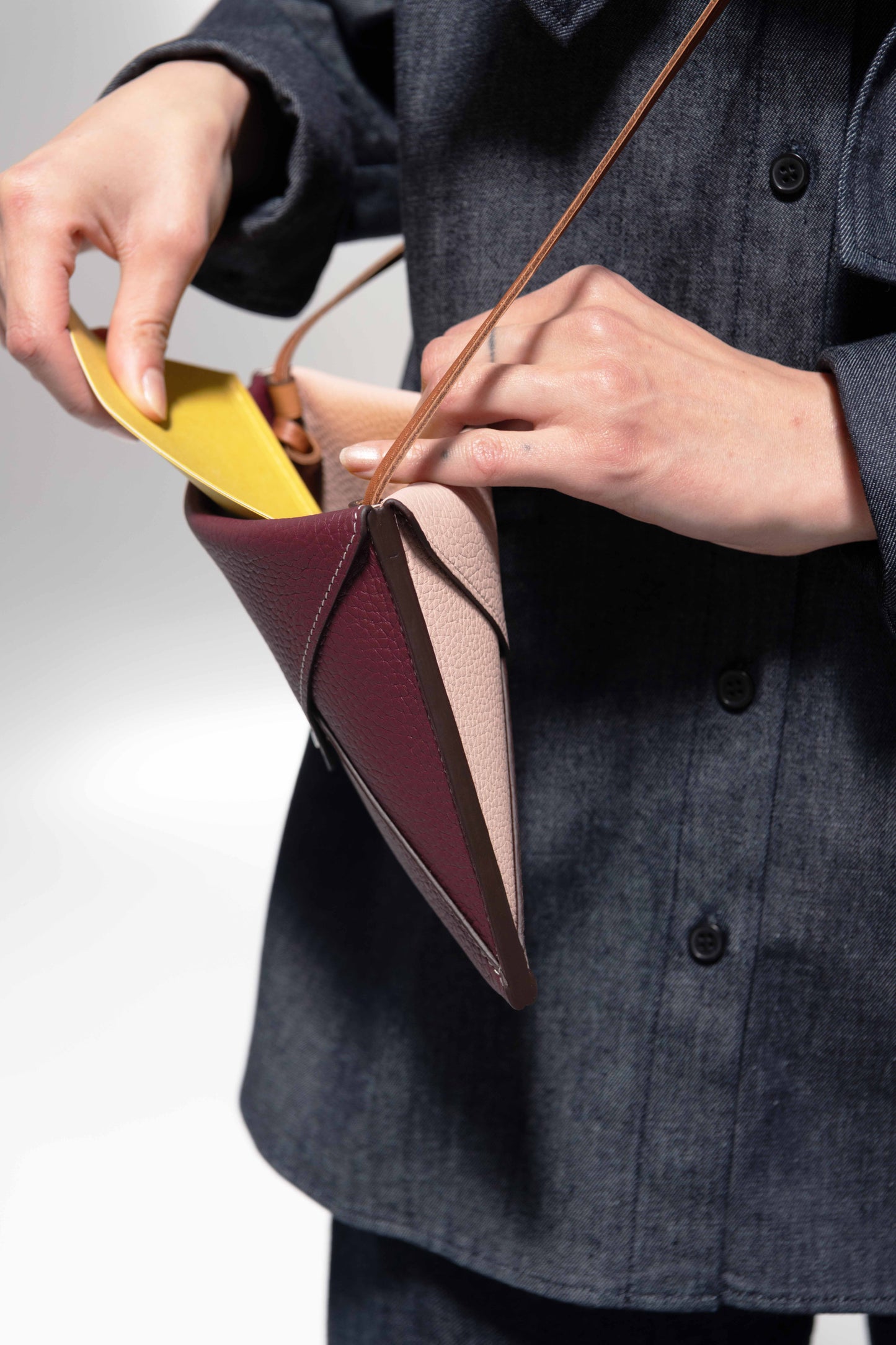 VICE VERSA Pouch
